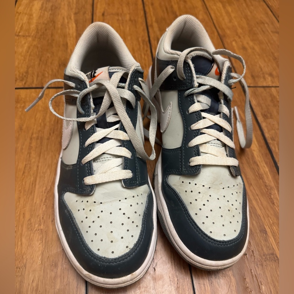 Nike 2 tone green shoes